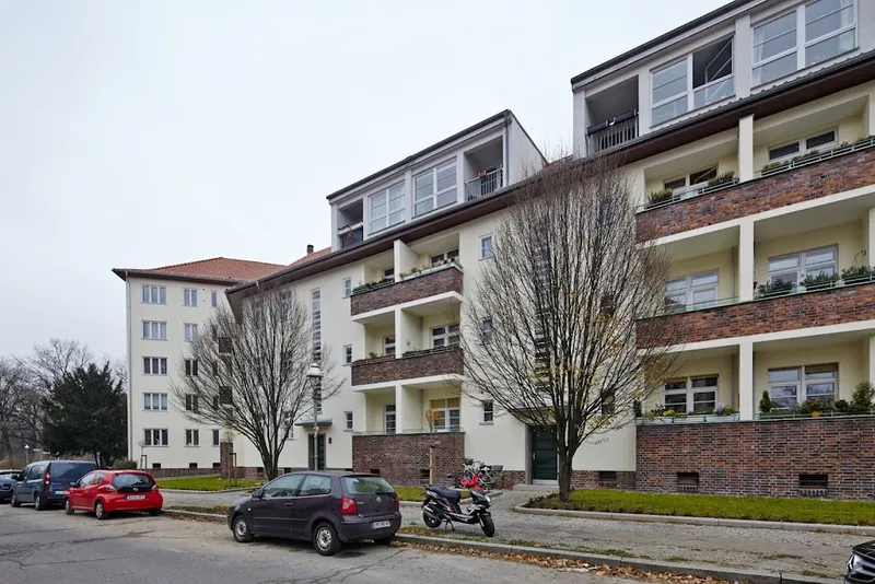 Helle Dachgeschosswohnung in Tempelhof- WBS 140 erforderlich! — photo 1